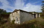D4531, Stone house and outbuildings to renovate